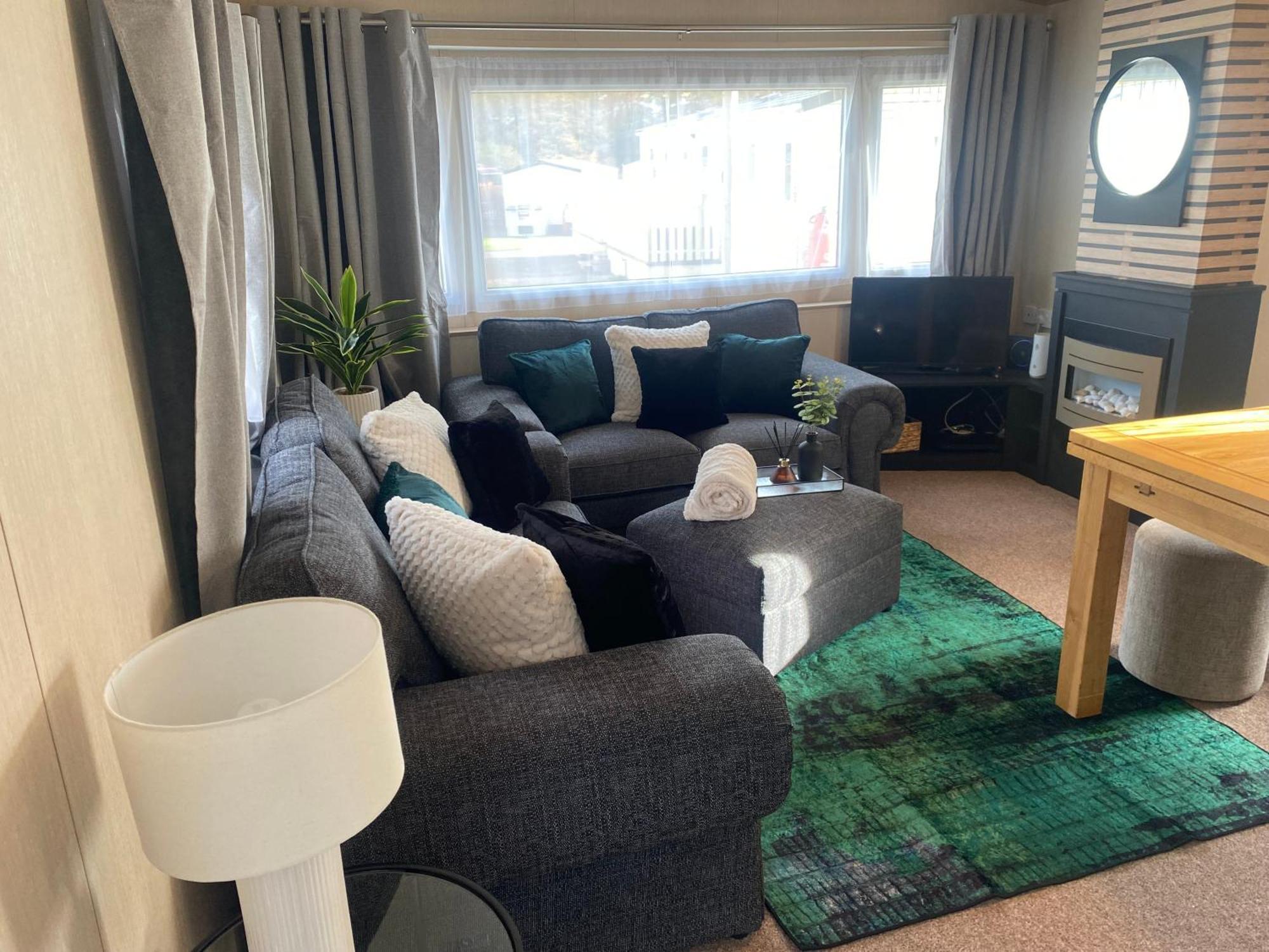 The Mountain Retreat Apartment Авимор Екстериор снимка